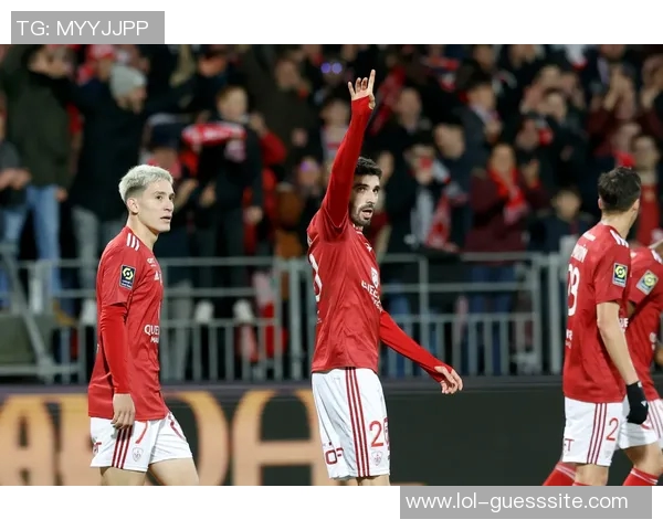 友谊赛拜仁轻取里昂三球完胜转会传闻引发热议